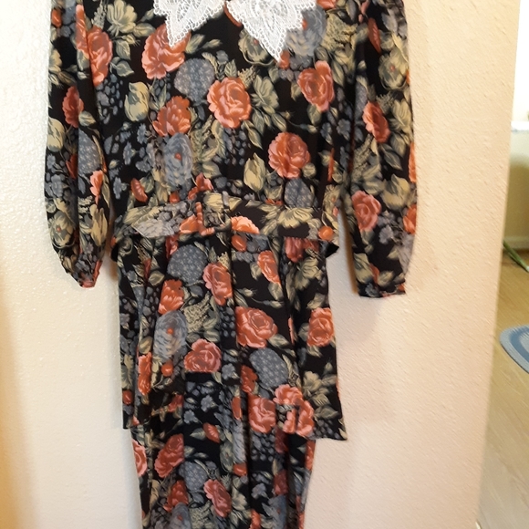 Desss - Picture 2 of 2